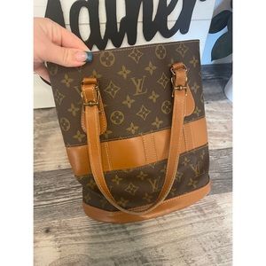 Louis Vuitton bag in GREAT condition